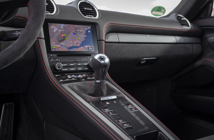 Детали интерьера Porsche 718 Cayman GT4 (982C) 2019 года  (WW) (фото 92 из 190)